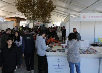 Gemlik Kitap Limanı kapılarını kitapseverlere açtı