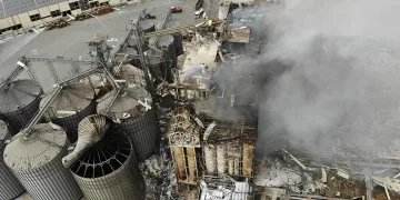 Sakarya’daki fabrika yangını söndürüldü