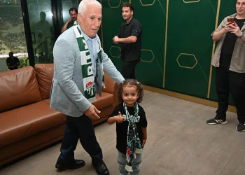Minik taraftara jest: Bursaspor maçına gidemiyor diye ağlamıştı