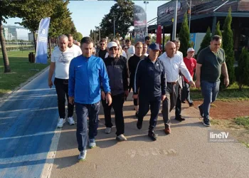 Mustafa Bozbey sağlıklı yaşam için yürüdü