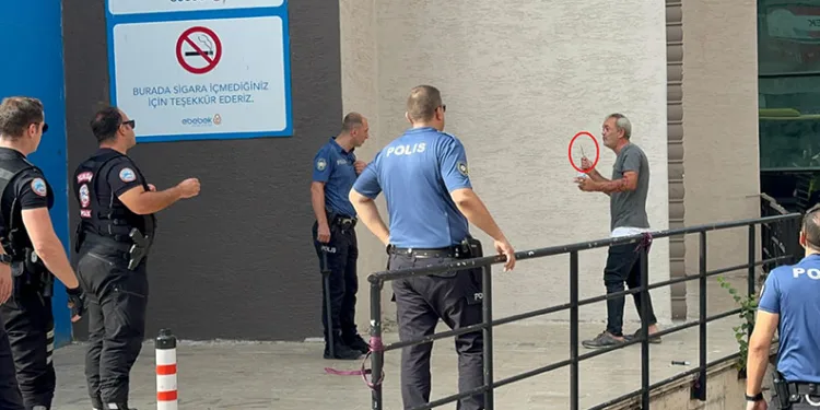Bursa’nın göbeğinde kolonya içip bıçakla kendini kesti