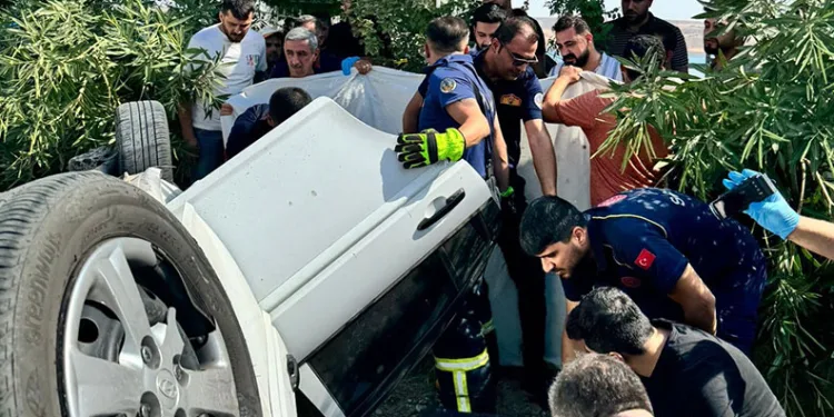 Adıyaman’da otomobil şarampole yuvarlandı: 2 ölü
