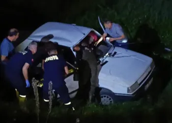 Dereye uçan otomobilde can pazarı