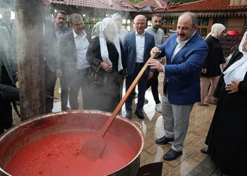 Mustafa Varank salça kazanı başına geçti