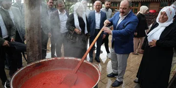 Mustafa Varank salça kazanı başına geçti