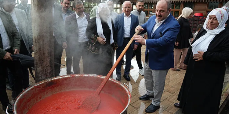 Mustafa Varank salça kazanı başına geçti