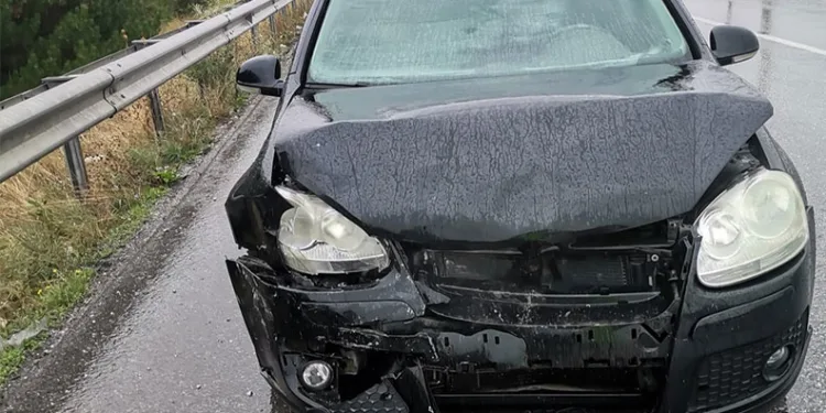 İki otomobil çarpıştı: 1 yaralı