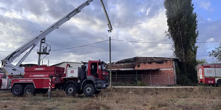 Bursa’da geri dönüşüm tesisinde çıkan yangın söndürüldü
