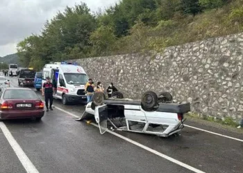 Takla atan otomobildeki çocuk hayatını kaybetti