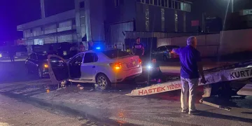 Virajı alamayan otomobil karşı şeride geçti: 5 yaralı