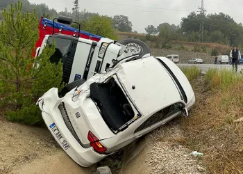 Kazayı görüp duran otomobile kamyon çarptı