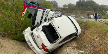 Kazayı görüp duran otomobile kamyon çarptı