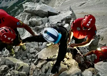Babadağ’da mahsur kalan paraşütçü kurtarıldı