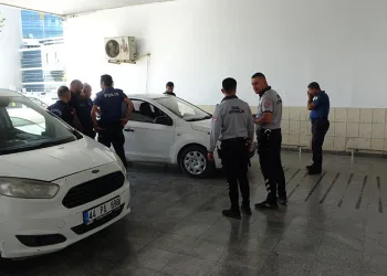 Boşanma aşamasındaki eşini silahla vurup teslim oldu
