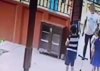 Çocuklara para veren şahıs aileleri korkuttu