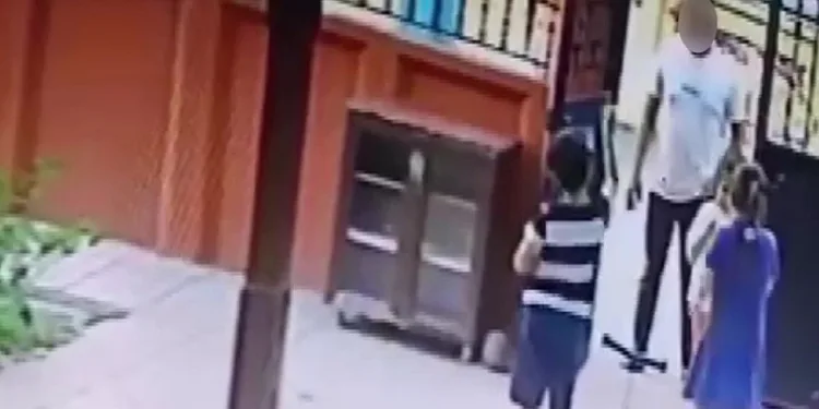 Çocuklara para veren şahıs aileleri korkuttu