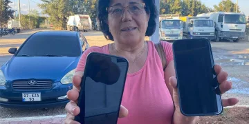 Çöpe atılan telefonlar didik didik arandı