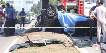 İzmir’de otomobil alt geçide düştü: 3 ölü 2 ağır yaralı