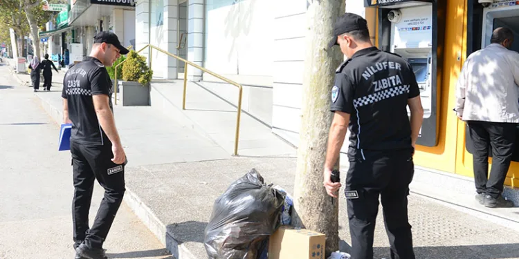 Nilüfer’de yere çöp atanlara ceza