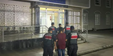 Türk milleti ve devletini aşağılayıcı paylaşımlar yapan düzensiz göçmen yakalandı