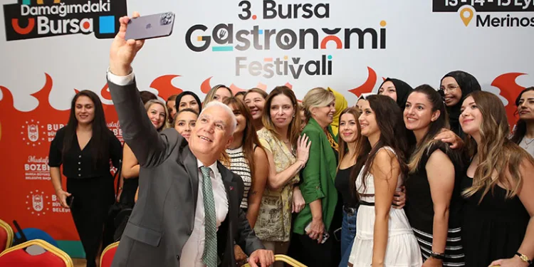 Mustafa Bozbey, sosyal medya fenomenleriyle buluştu