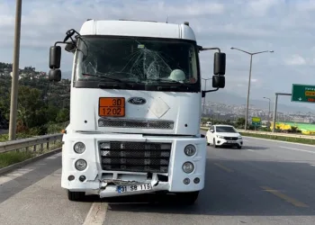İşçi servisi tankerle çarpıştı: 11 yaralı