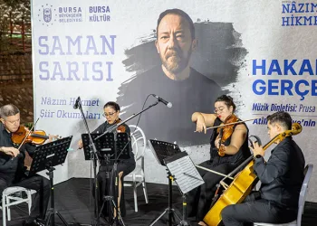 Nâzım Hikmet şiirlerle anıldı