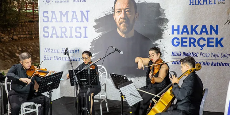 Nâzım Hikmet şiirlerle anıldı