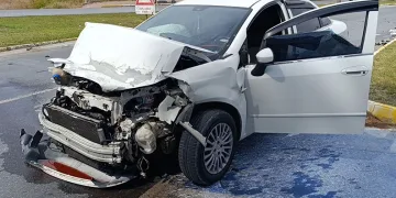 Hurdaya dönen araçtan yara almadan kurtuldu