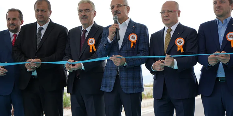 İznik Çevre Yolu Bakan Uraloğlu’nun katılımıyla hizmete açıldı