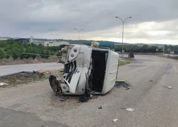 Bursa’da işçi servisi devrildi: 13 kişi yaralandı