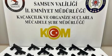 Samsun’da şüpheli araçta 15 tabanca ele geçirildi