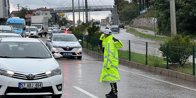 Sinop’ta trafik kazası: 4 yaşında çocuk yaralandı