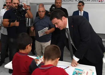 Erkan Aydın’dan öğrencilere ilk ders sürprizi