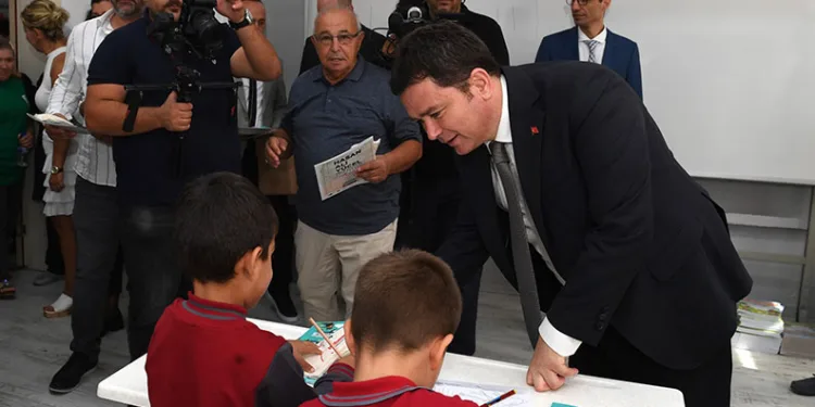 Erkan Aydın’dan öğrencilere ilk ders sürprizi