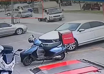 Bursa’da ambulans otomobil ile kafa kafaya çarpıştı