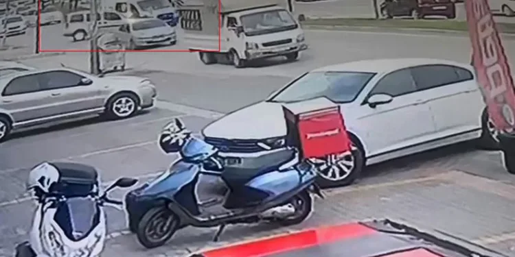 Bursa’da ambulans otomobil ile kafa kafaya çarpıştı