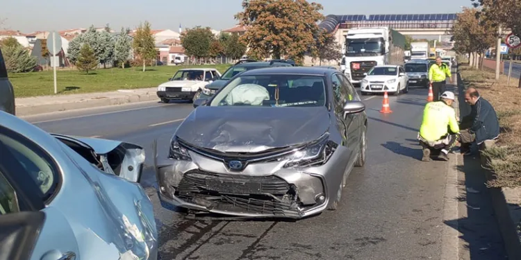 3 aracın karıştığı zincirleme kaza