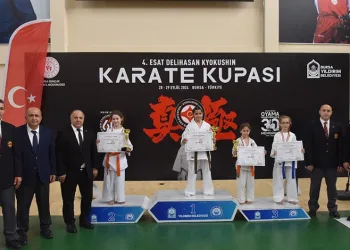 Yıldırımlı karatecilerden 50 madalya