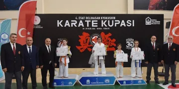 Yıldırımlı karatecilerden 50 madalya