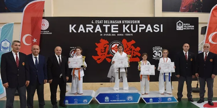Yıldırımlı karatecilerden 50 madalya