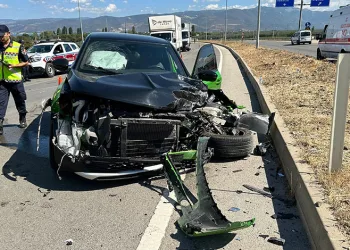 Bursa’da TIR ile otomobil çarpıştı: 4 yaralı