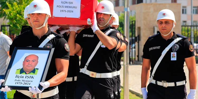Trafik kazasında hayatını kaybeden polise veda