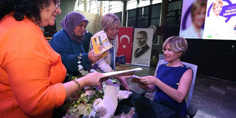 Tuluhan Tekelioğlu, Osmangazili kadınlarla buluştu