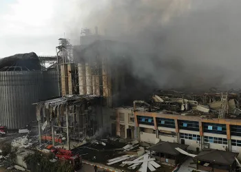 Sakarya’daki fabrika yangını söndürüldü