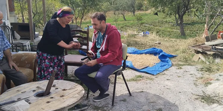 Bursa’da doktor hastaların ayağına gidiyor