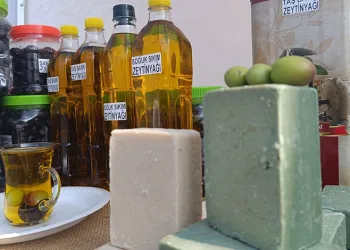 Gençali Köyü Zeytin Kooperatifi zengin ürünler sunuyor