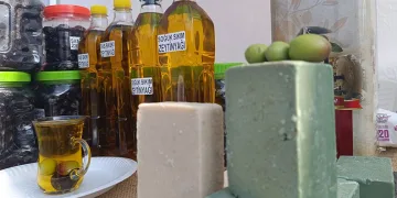 Gençali Köyü Zeytin Kooperatifi zengin ürünler sunuyor