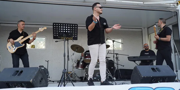 Gazi Fest’te ünlü ve yerel sanatçılar buluştu