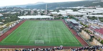 Süper lig maçı değil, mahalle maçı: 15 bin kişi izledi
